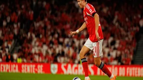 波波维奇缺席，文班亚马独砍50分率马刺逆袭获胜